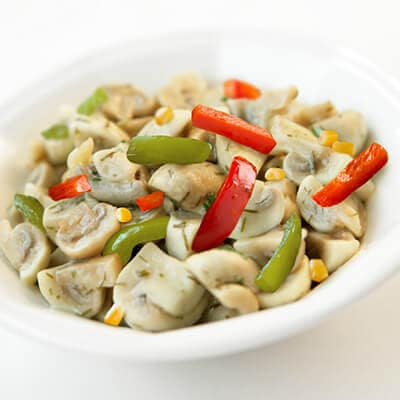 Méli-mélo de champignons, maïs et poivrons